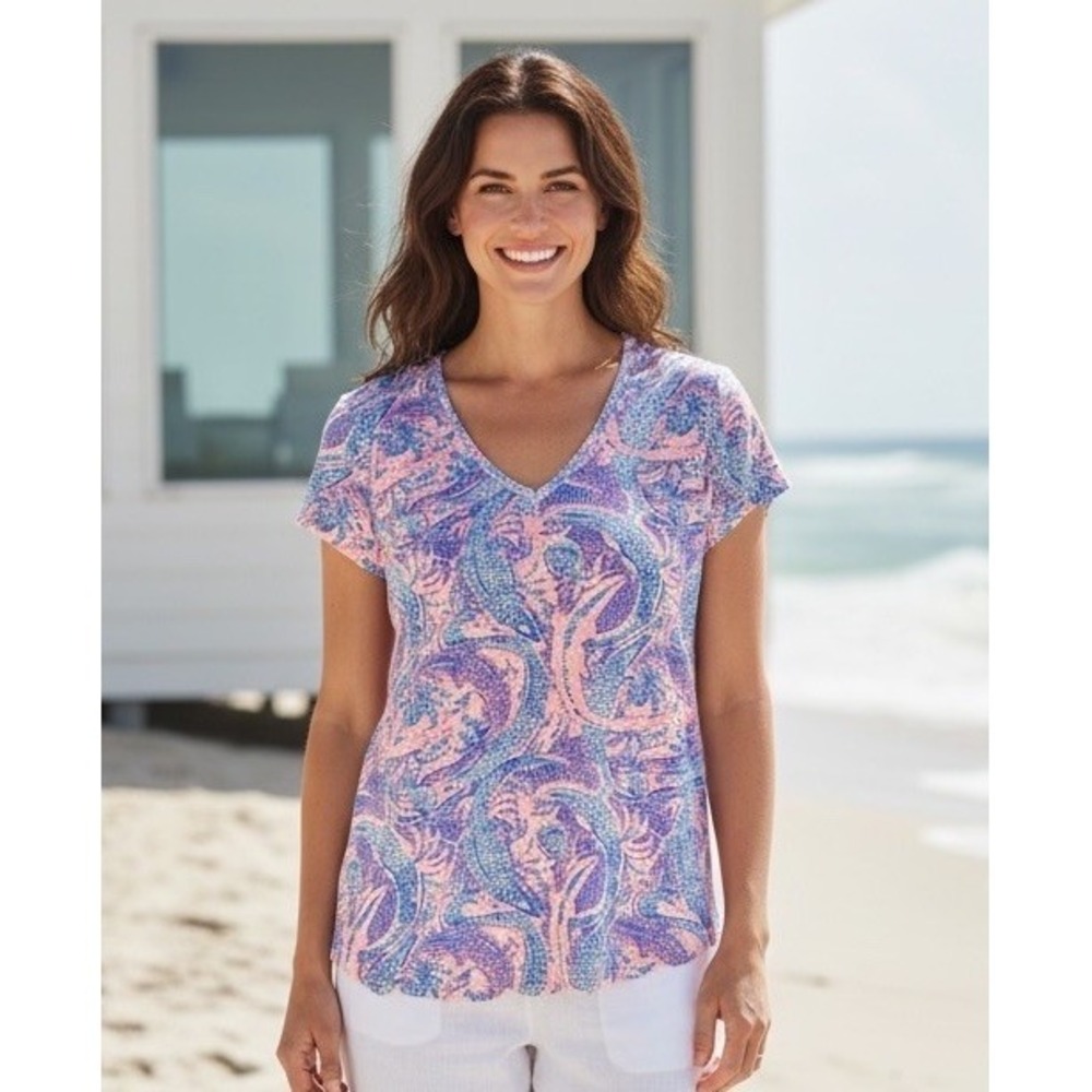 New LILLY PULITZER Etta Top Size XS Maybe Later Gator V Neck Tee T Shirt STRETCH